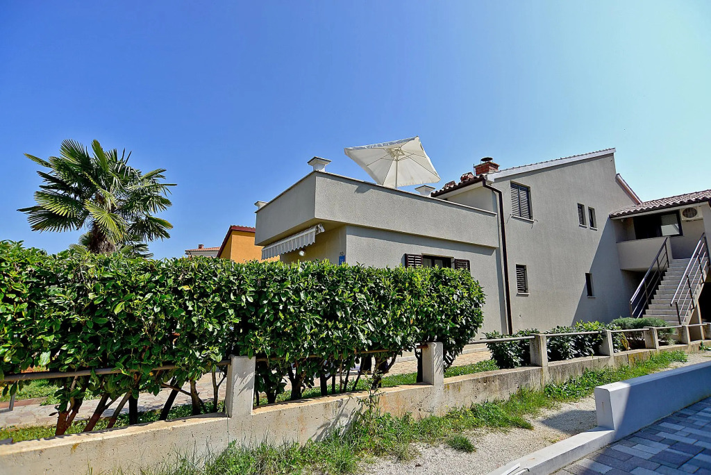 Apartment 589