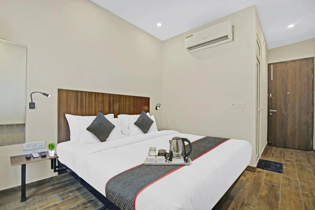 Townhouse Golden Frame near sec 62 noida