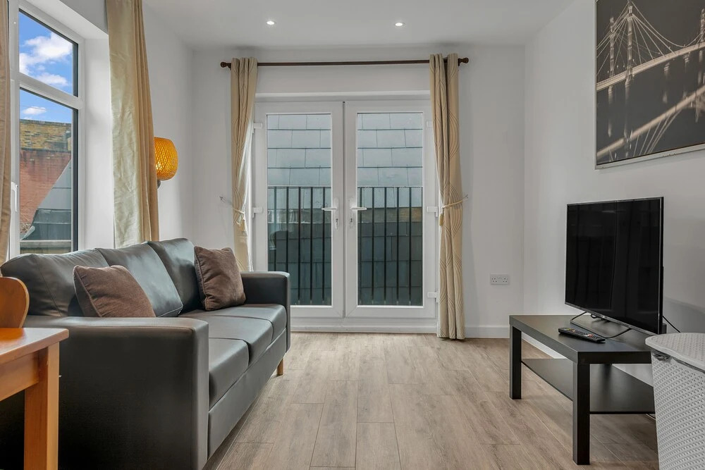 Charming 2-bed Apartment in South West London