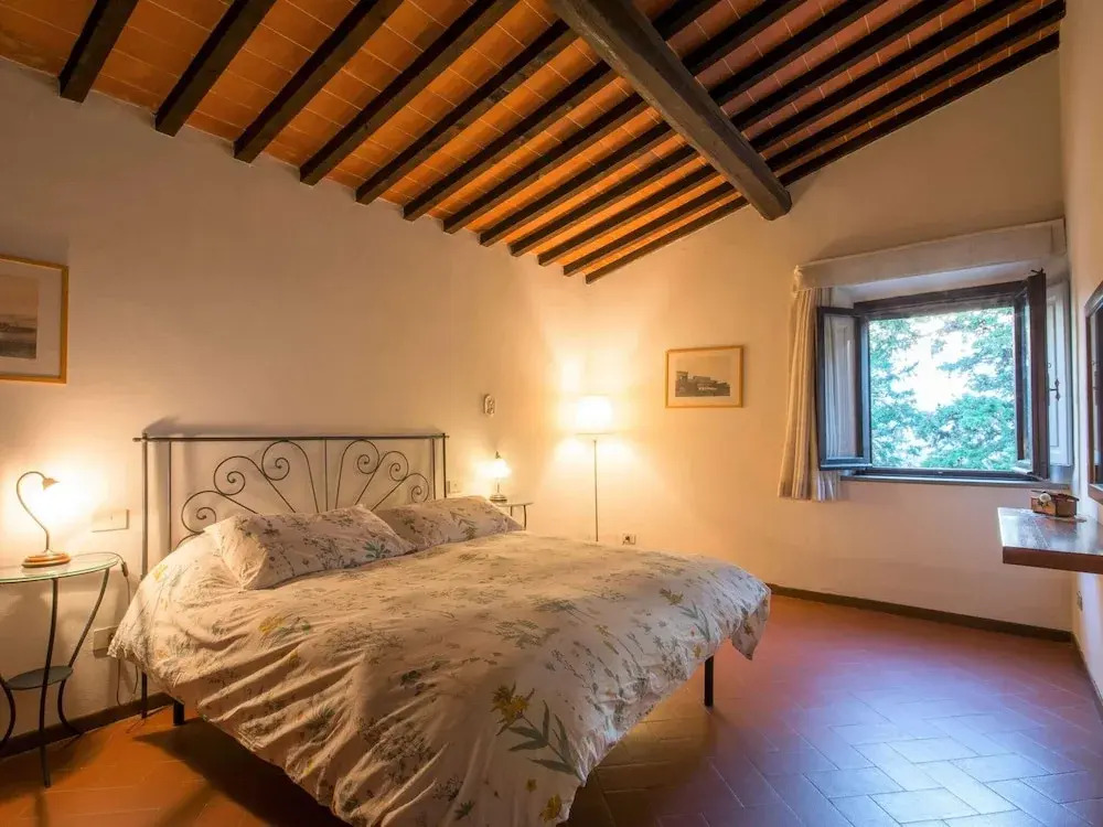 Flat with shared pool and air conditioning