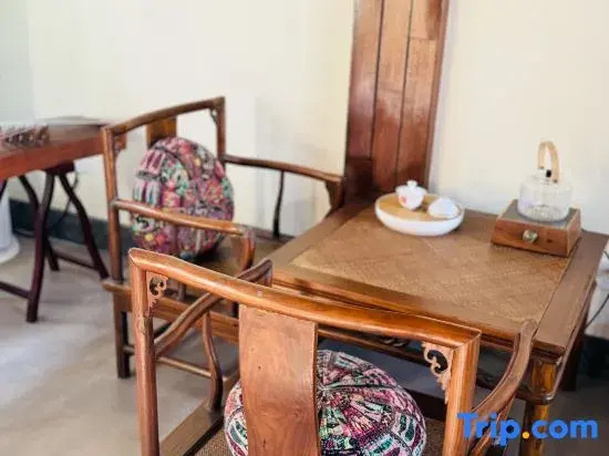 Jinglu Homestay