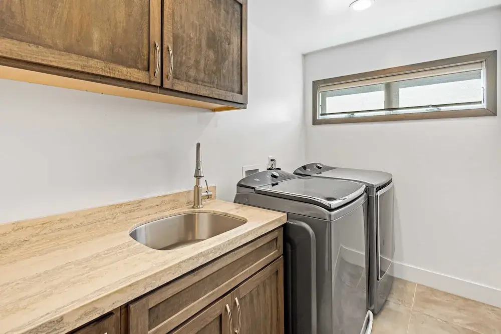 200 East Balboa Oceanview Rooftop Steps to Sand, Pier, Boardwalk & Dining
