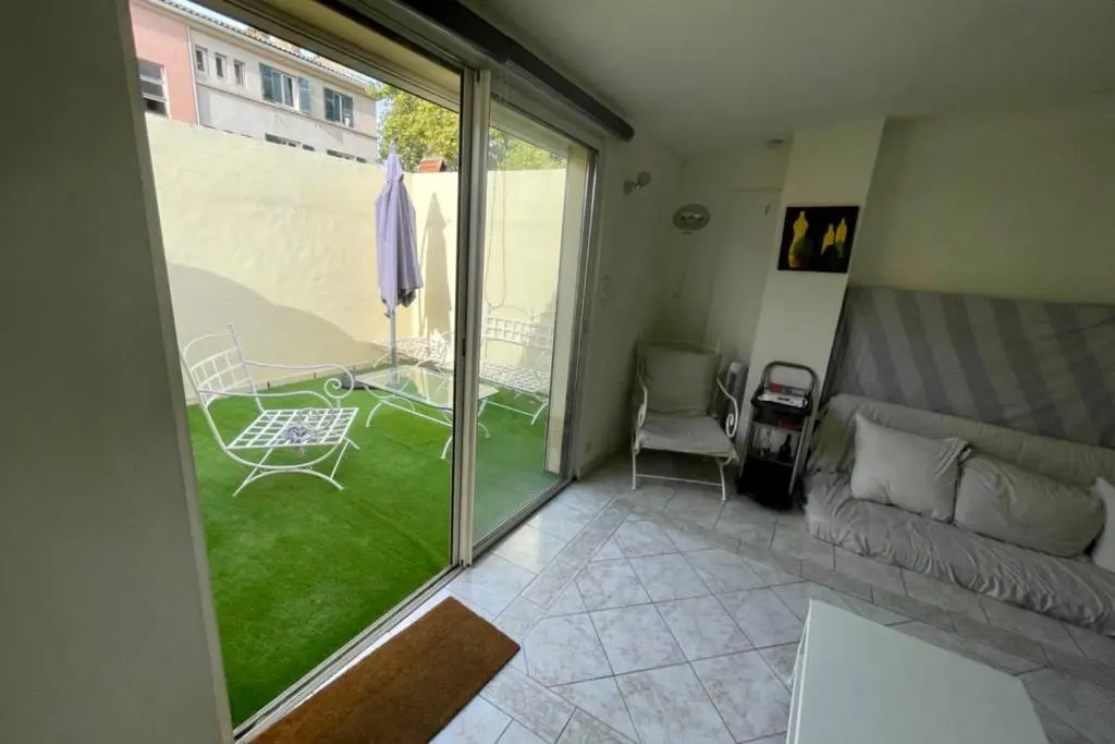 Nice House With Small Private Courtyard