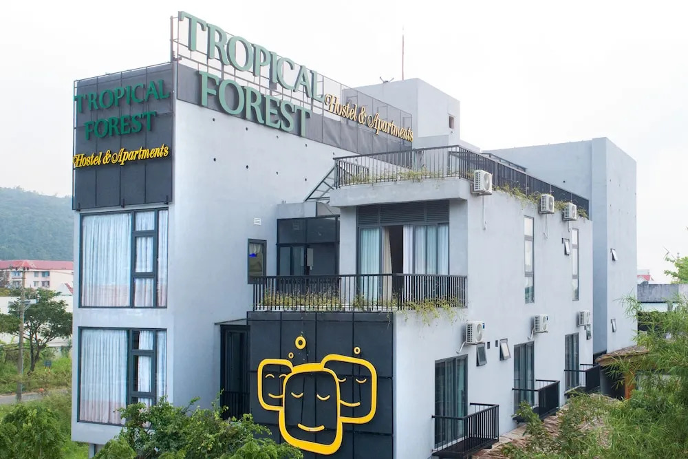 Tropical Forest Hostel & Apartments