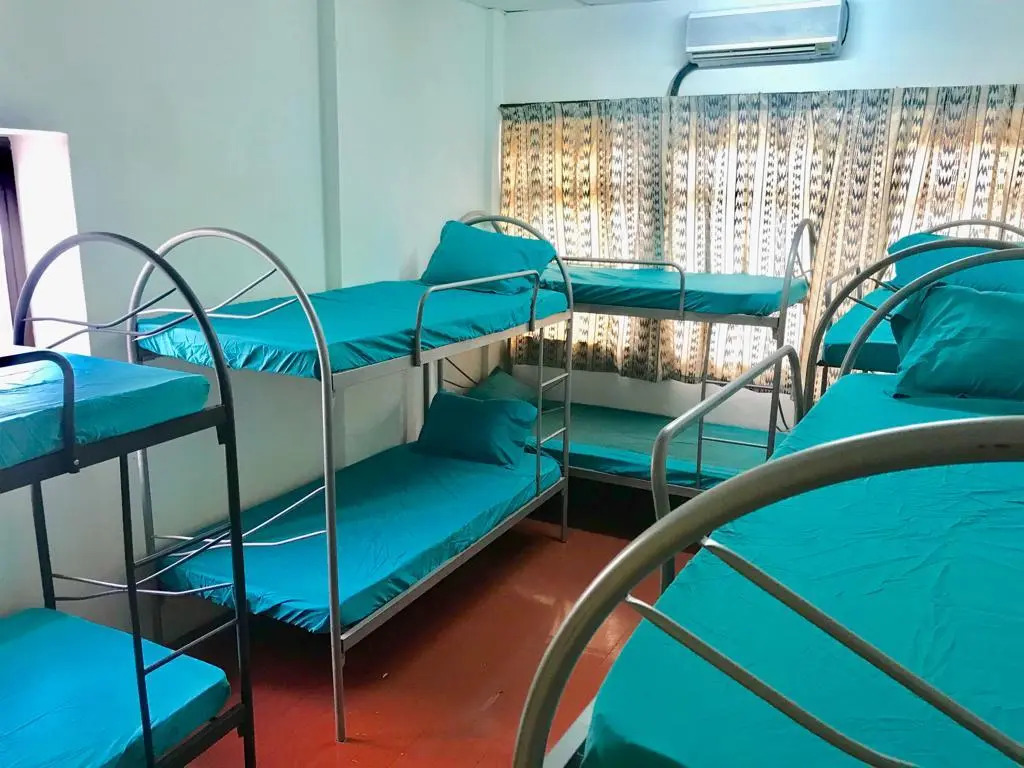 B&L Islanders Inn - Hostel