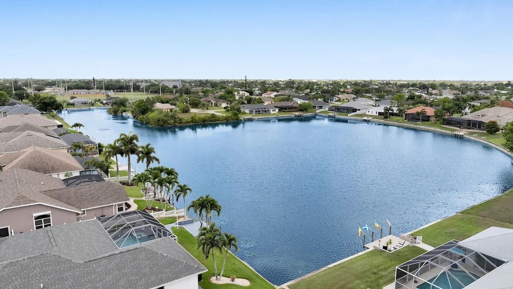 Casa de La Vista Pool Spa With Lakefront View