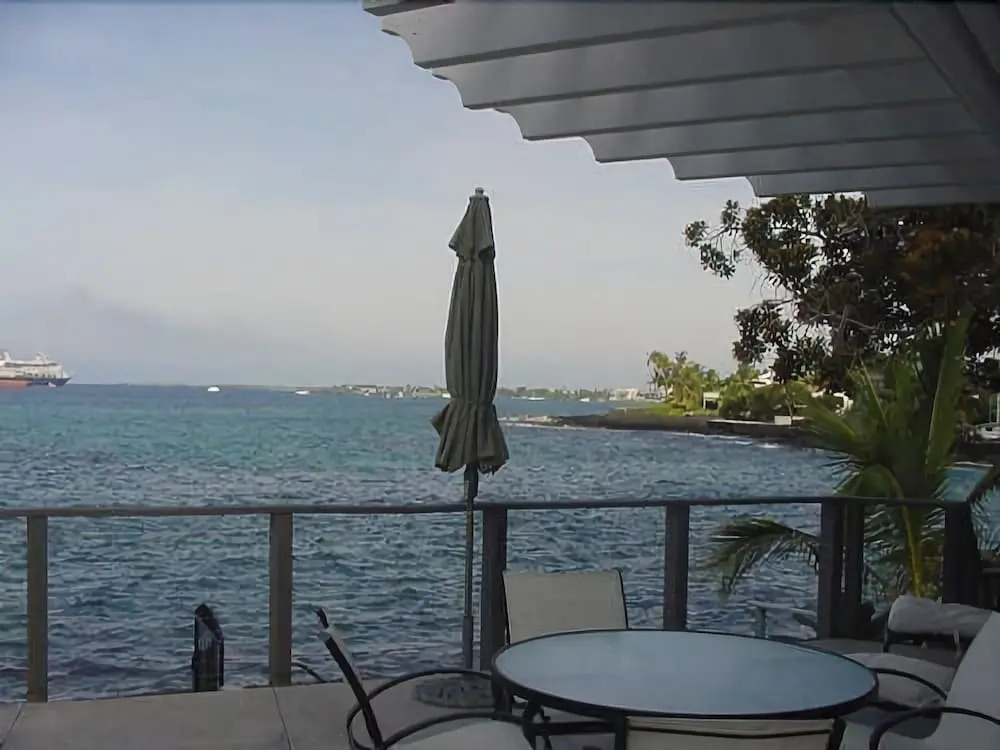 Kona Bay Seaclusion Oceanfront by RedAwning