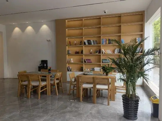 Jianchuan Apeng Holiday Hotel