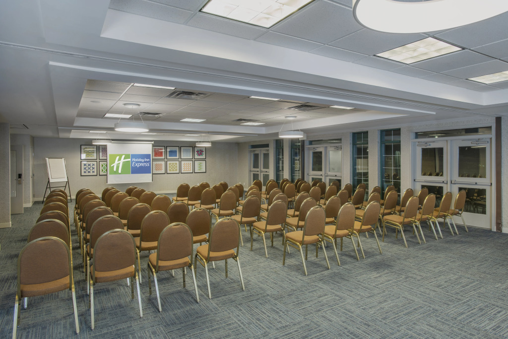 Holiday Inn Express & Suites Medicine Hat by IHG