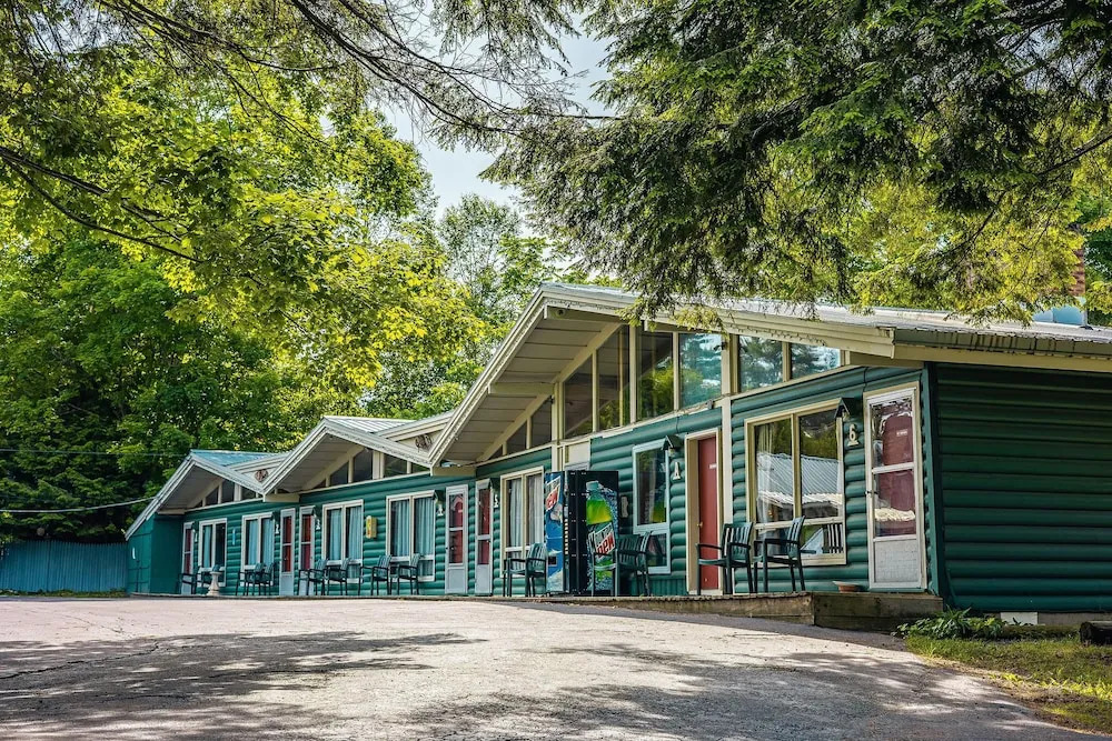 Park Motel and Cabins