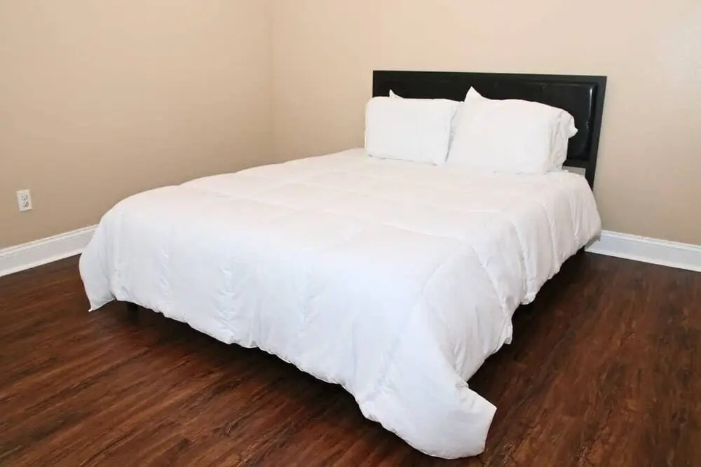 Lasalle 1c/2c · Spacious Gated Units w/ Parking Great for Families
