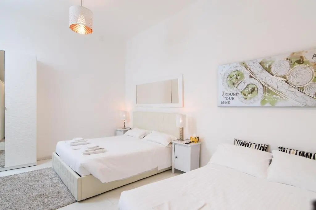 White Ostilia Apartments