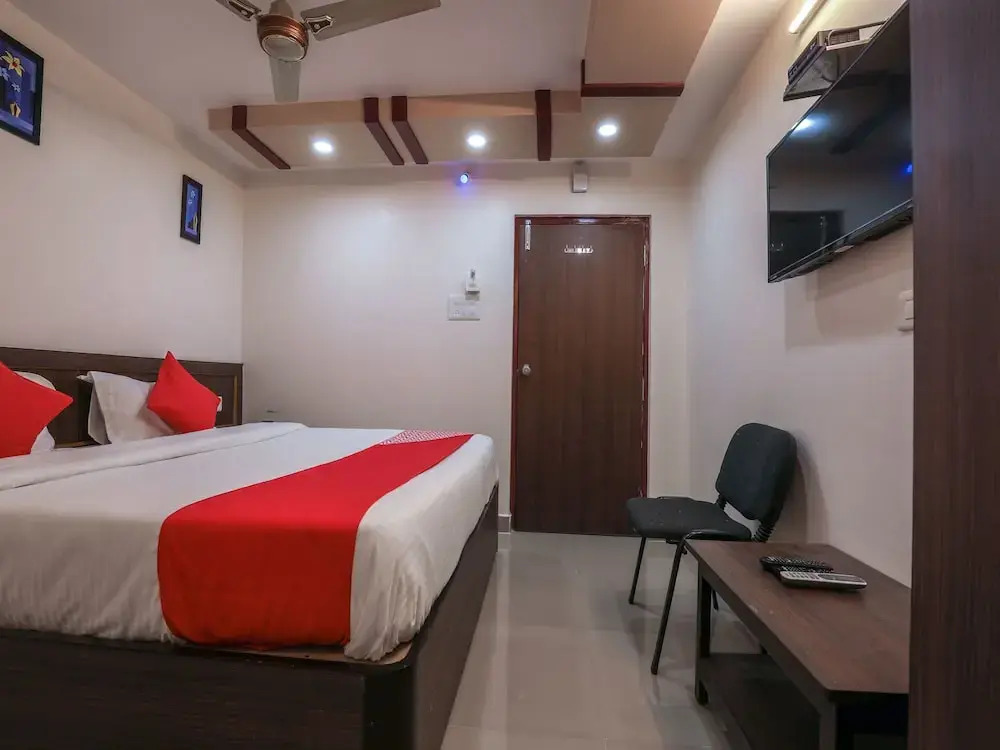 OYO 14126 Vizag Grand
