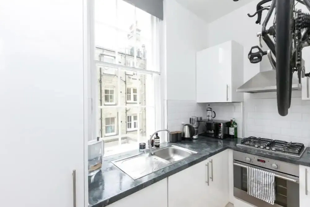 Light Filled Studio With View of Regents Park