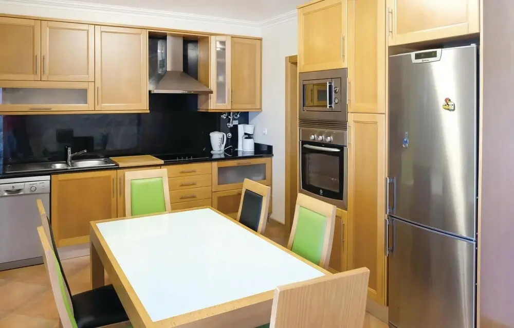 Stunning home in Ventosa do Mar w/ WiFi, 4 Bedrooms and Outdoor swimming pool