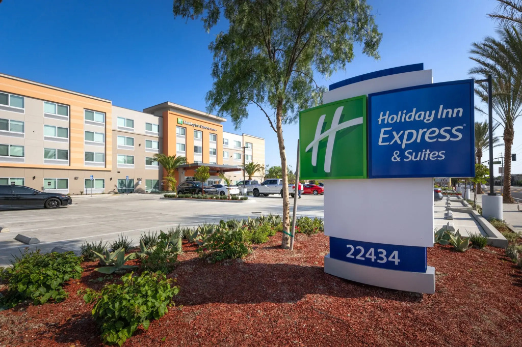 Holiday Inn Express & Suites Hawaiian Gardens by IHG