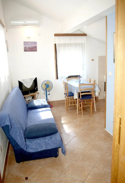 Apartment With one Bedroom in Prvić Luka, With Wonderful sea View, Furnished Terrace and Wifi - 1 m From the Beach
