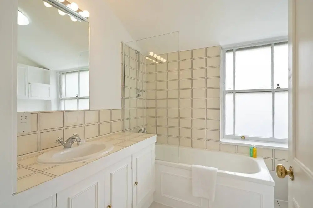 Sophisticated 2-bed, 2-bath apt in Chelsea