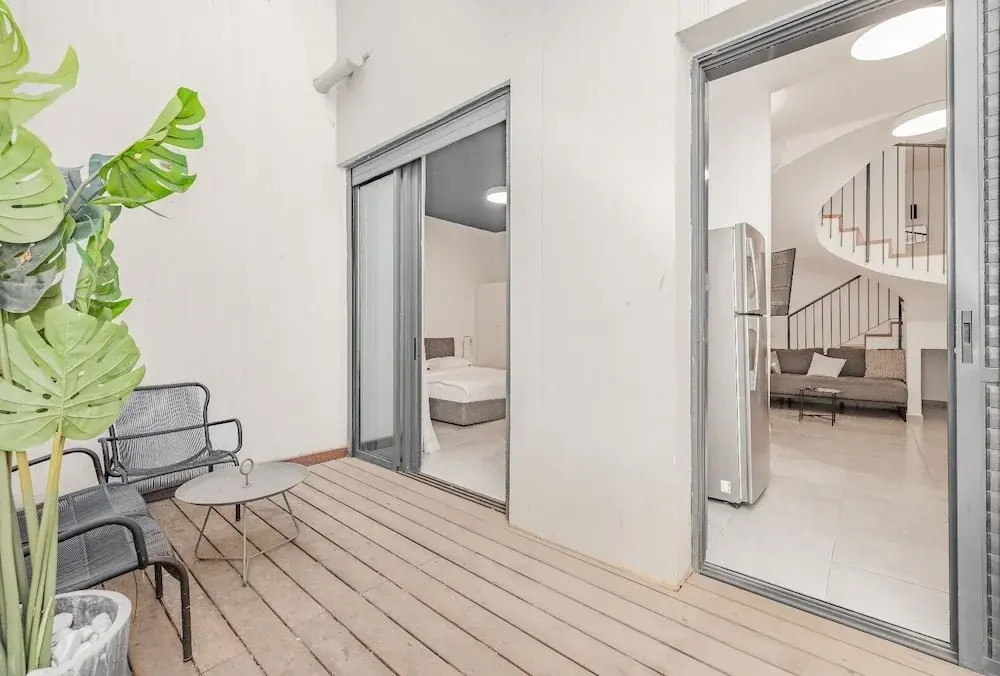Allenby Spacious 6BR Home by Sea N' Rent