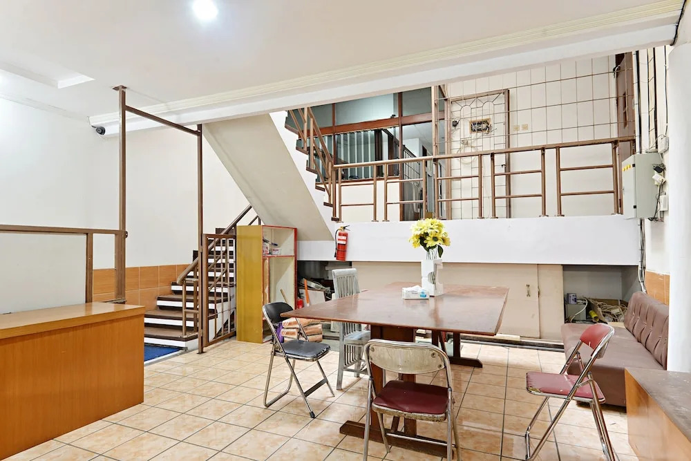ZEN Rooms Basic Surya Sumantri Pasteur