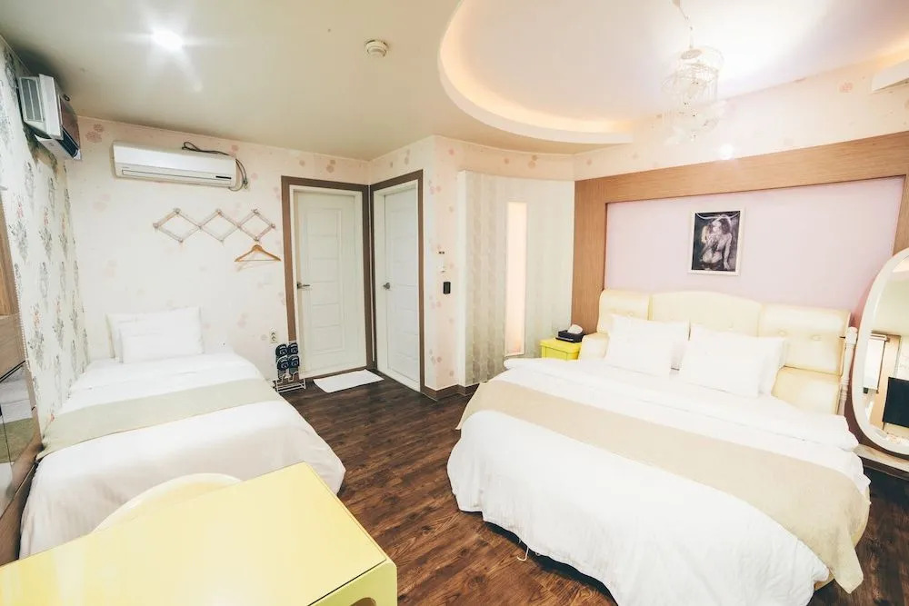 Hole in one Hotel
