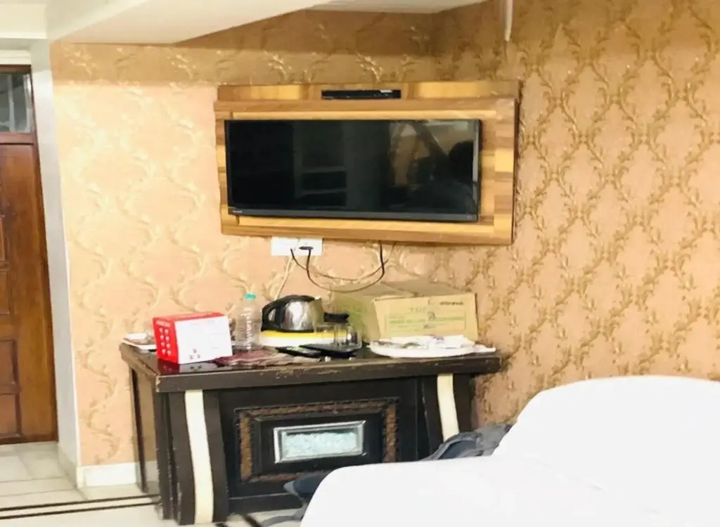 Hotel Decent Suites - Delhi Airport
