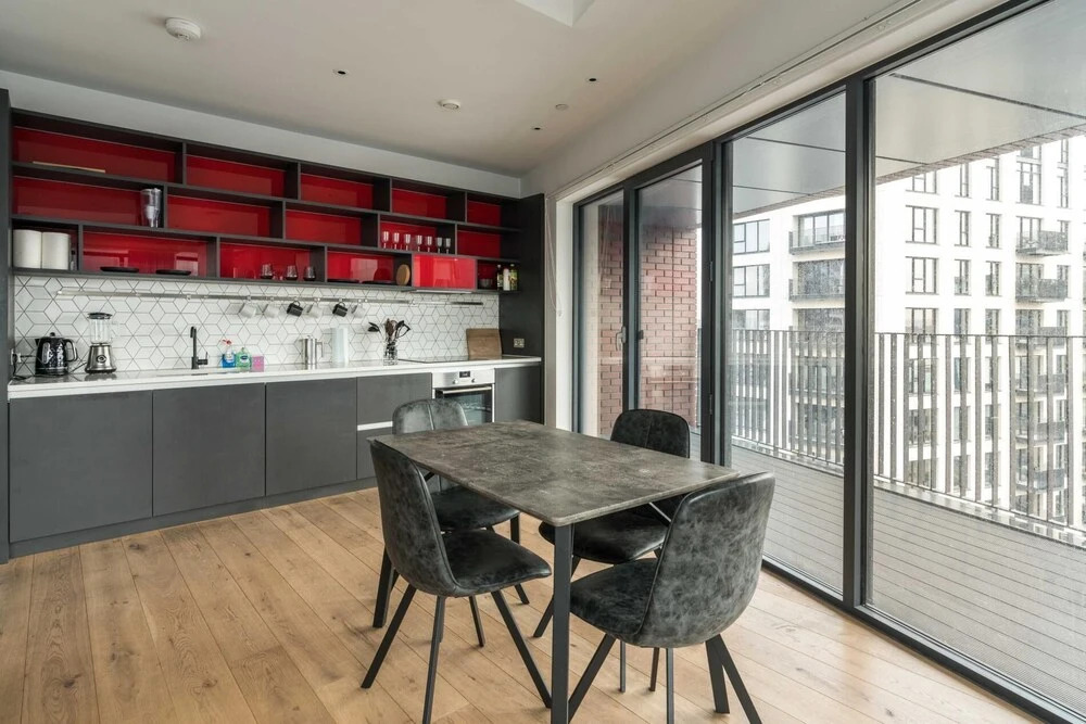 Superb 2BD Flat With Breathtaking Views!
