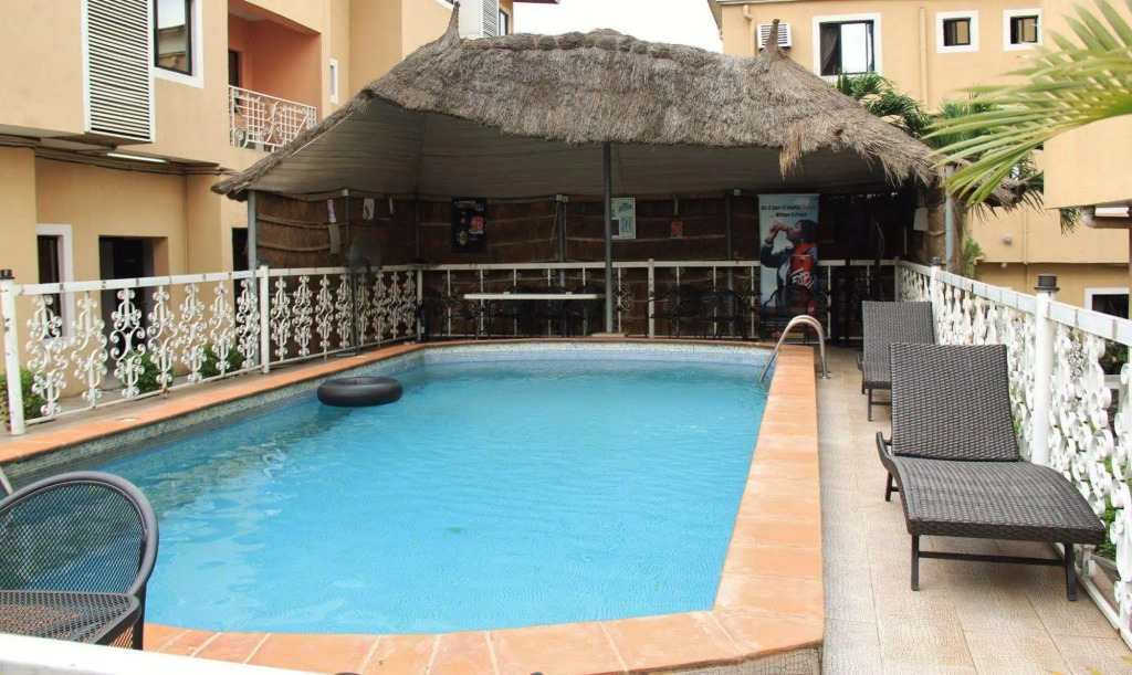 De-vine Plus Hotel and Suites