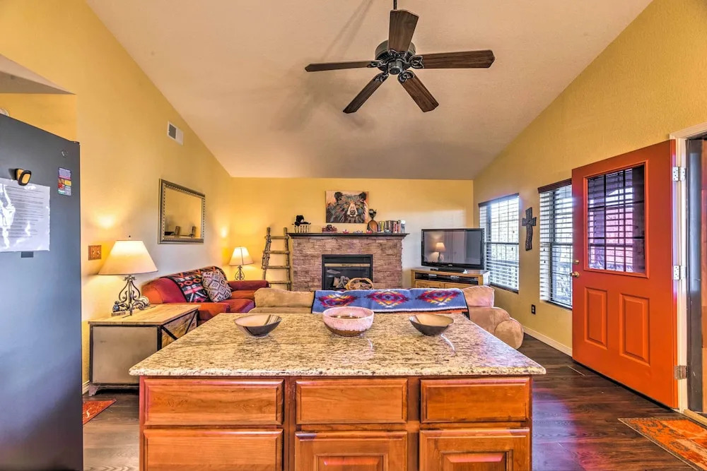 Ruidoso Cabin w/ Hot Tub & Mtn Views!