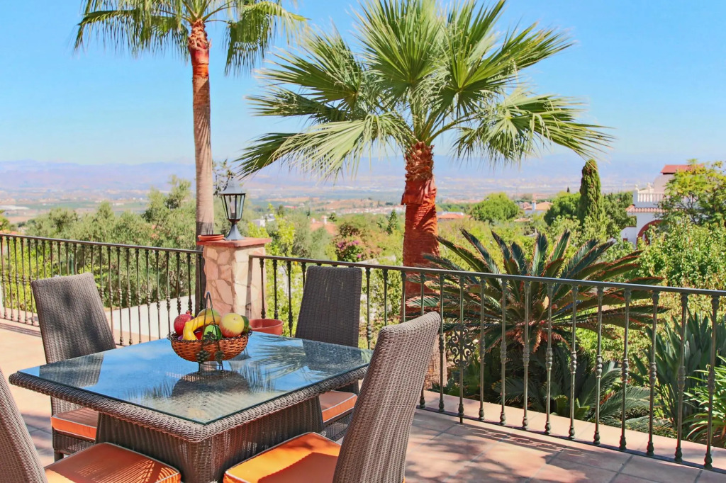 TESS Villa El Oasis
