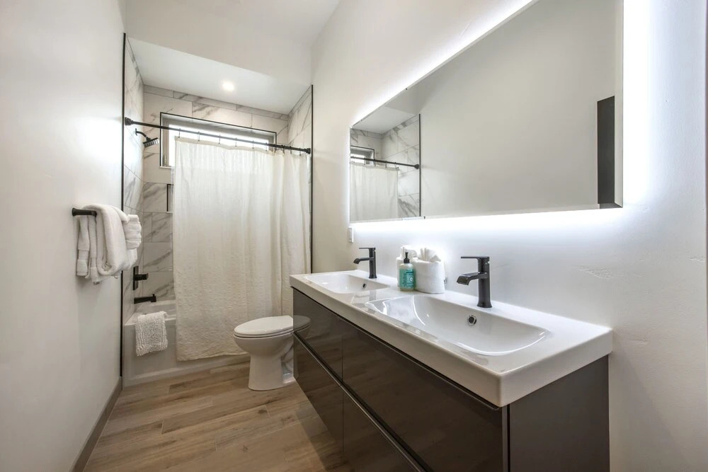 Sherman Retreat 5 Bedroom Townhouse by RedAwning