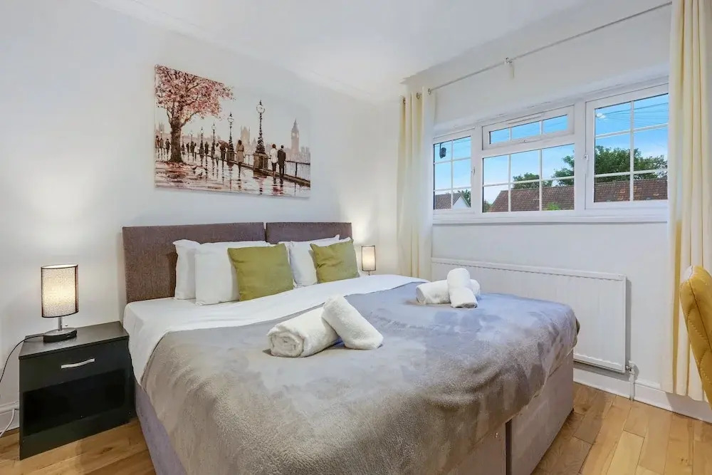 Modern 4 Bedroom Hse Garden in Feltham
