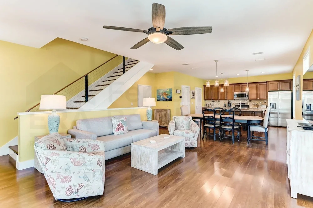 391 South Fletcher 7 Bedroom Home by RedAwning
