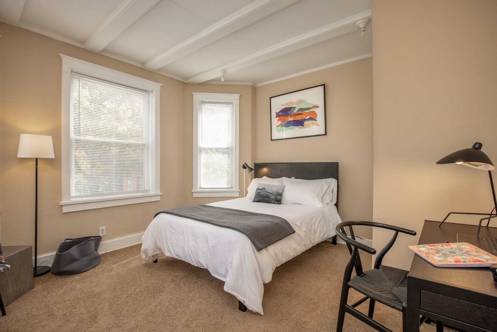 Spacious CWE Apartments near BJC by Zencity