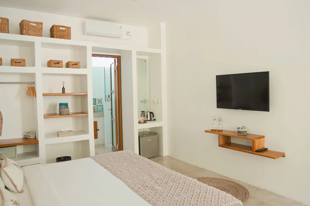 Seaesta Komodo Hotel & Hostel