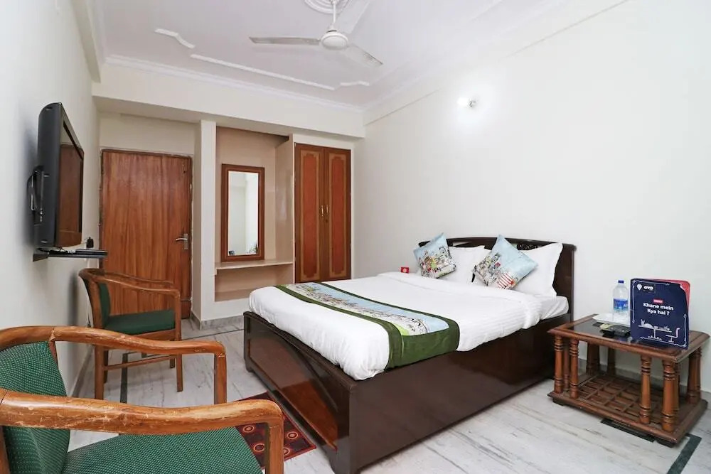 Hotel Red Flag By OYO Rooms