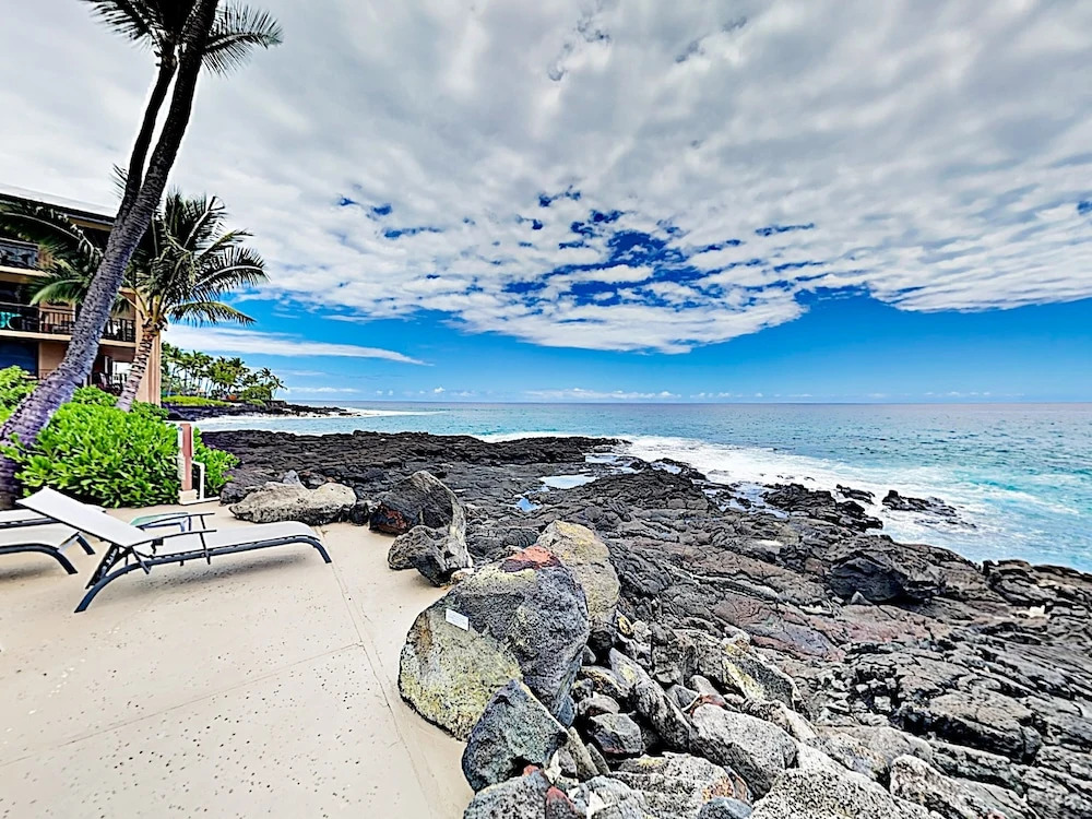 New Listing! Oceanfront W/ Resort Amenities 2 Bedroom Condo