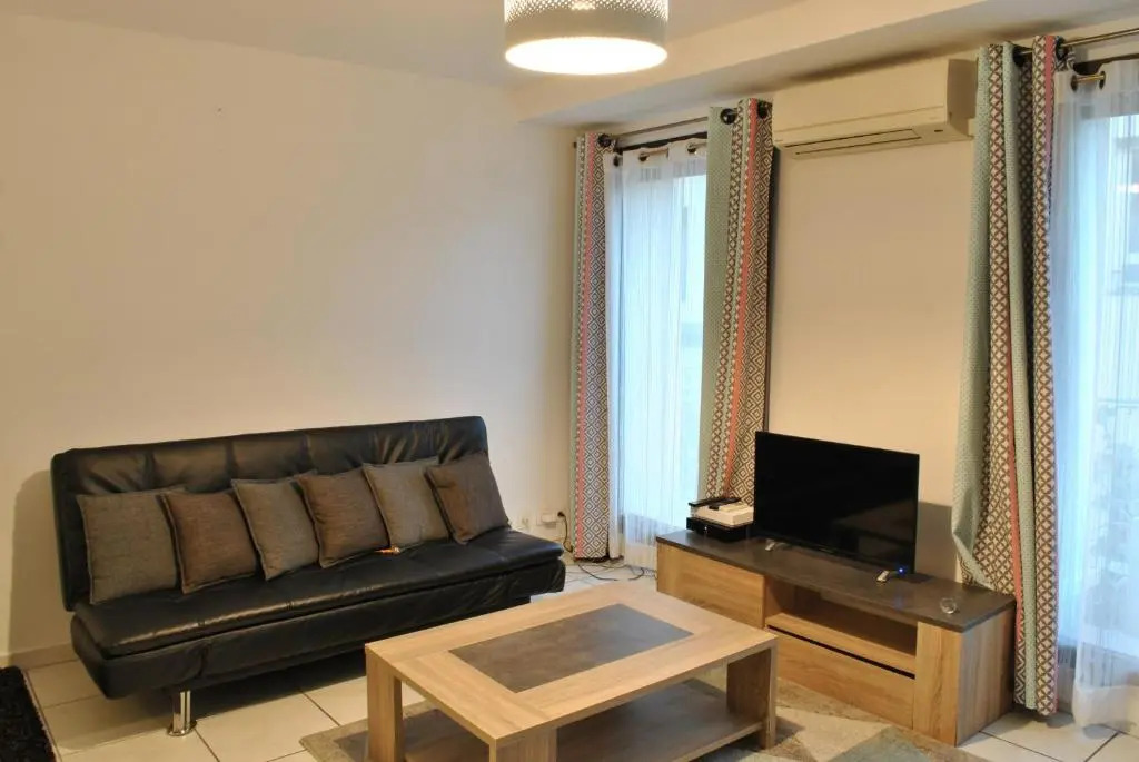 Centre Riviera 2P LHO5516