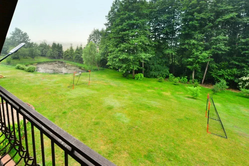 Comfortable, large holiday home with a garden