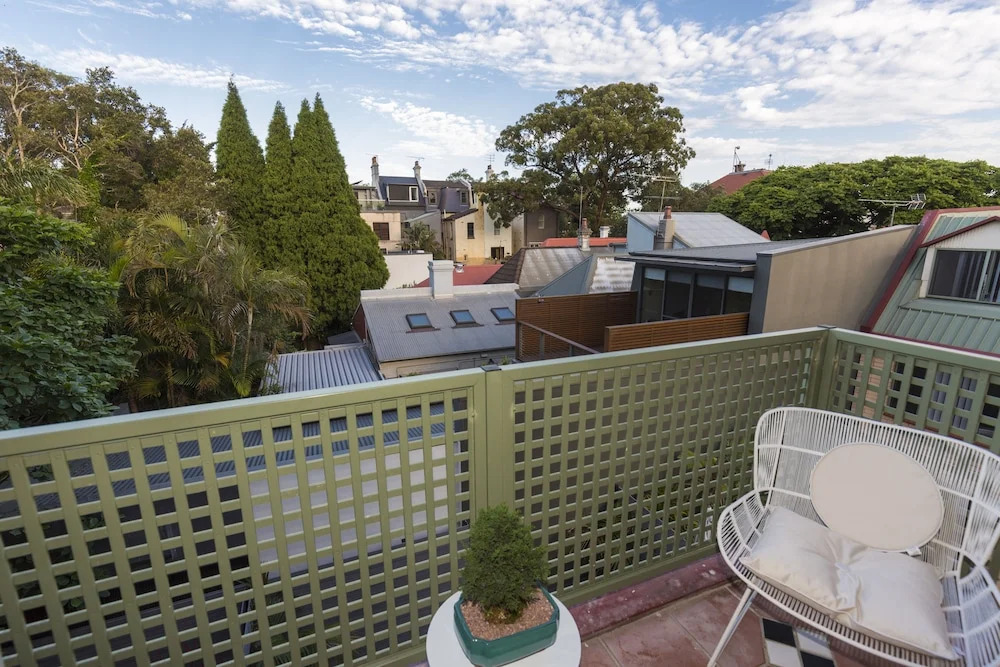 Executive 2 Storey Apartment with Pool