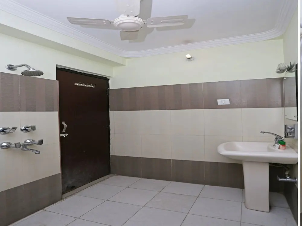 OYO 8909 Hotel Grand