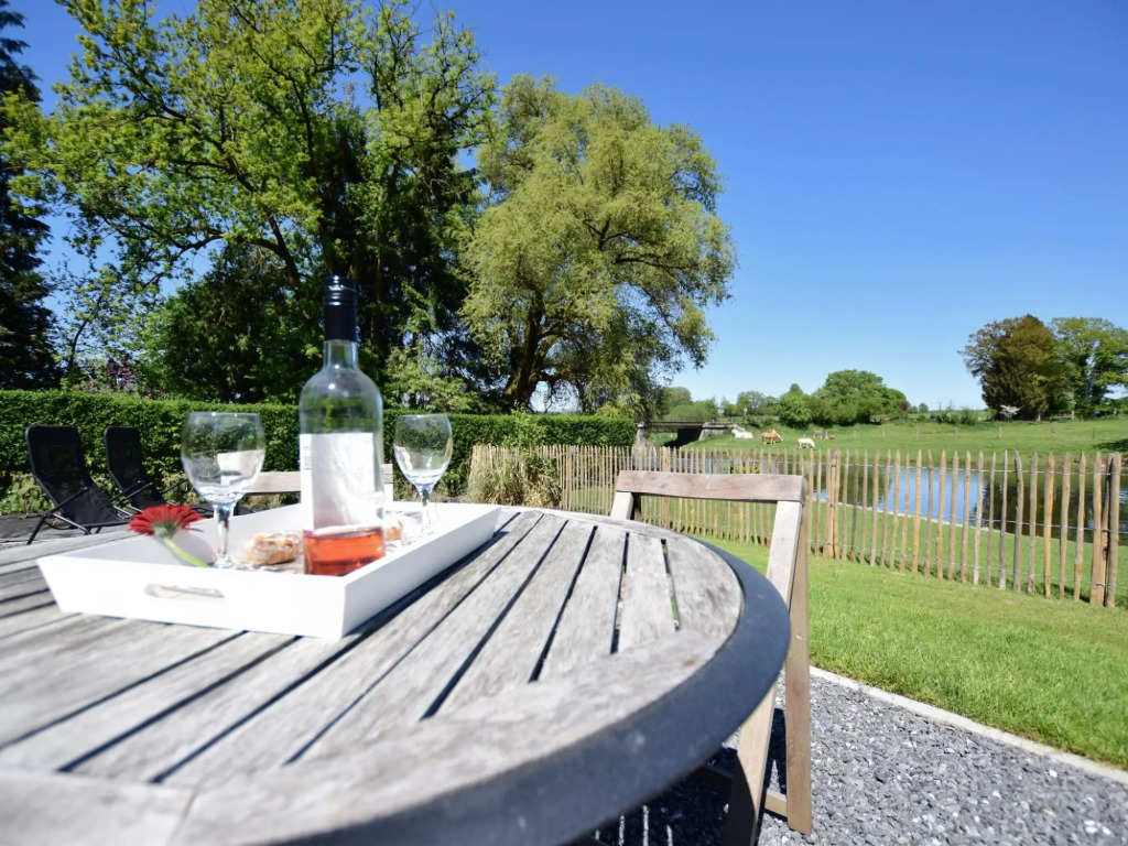 Lavish Holiday Home In Chassepierre With Terrace