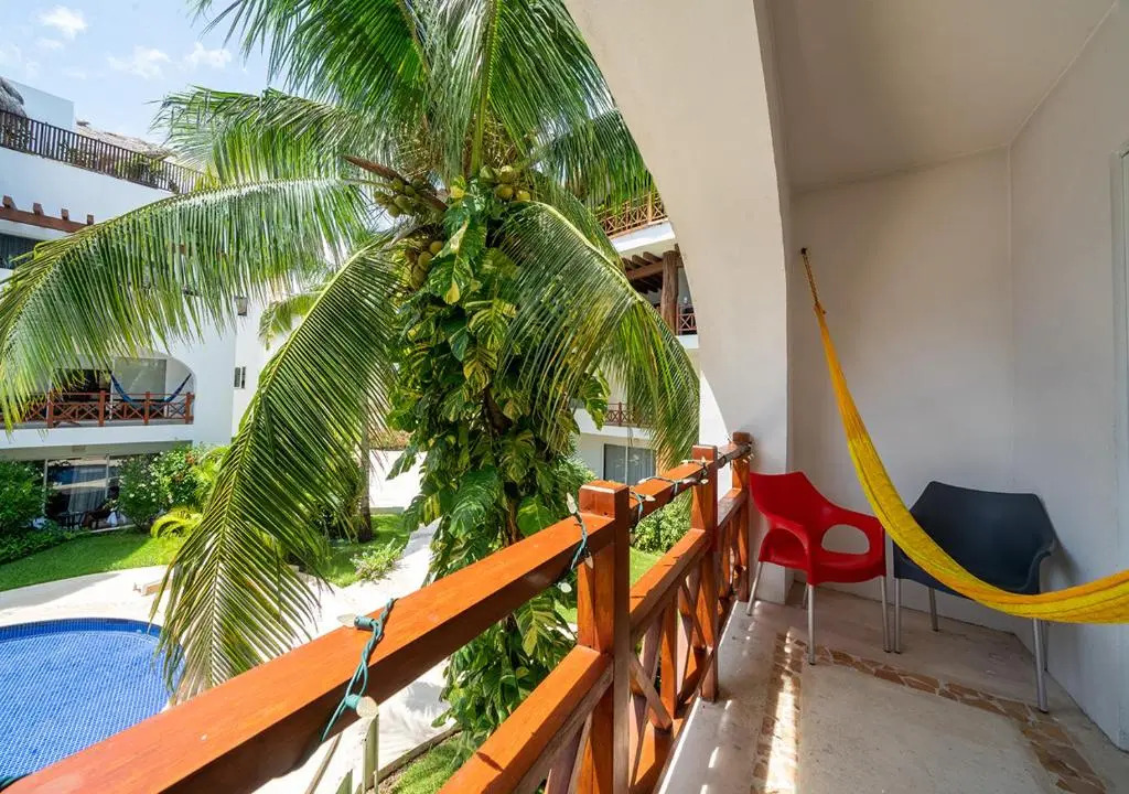 Quiet, Breezy Condo Near 5th Avenue And the Beach - Xaman 201