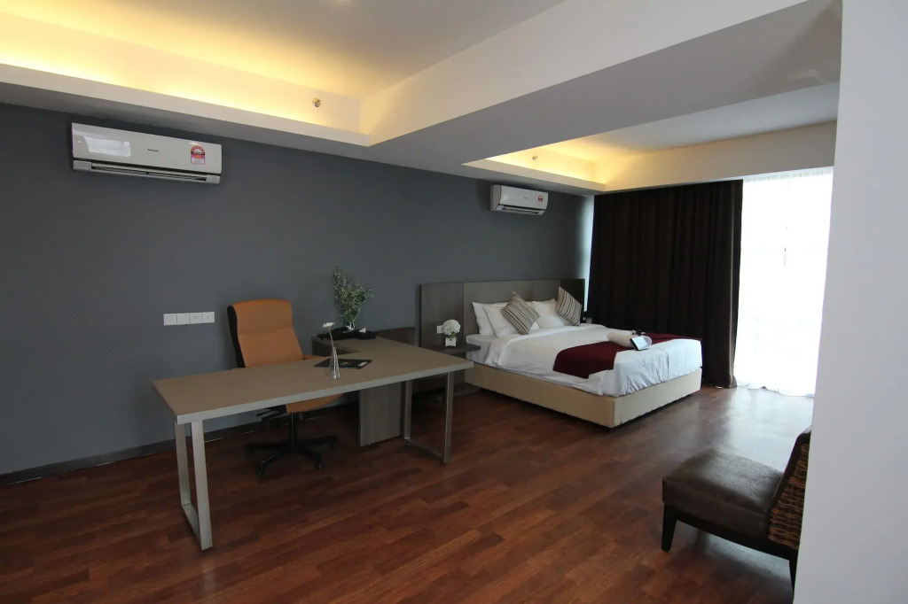 Nexus Regency Suites & Hotel