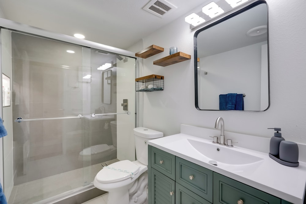 Old Town Oasis! Modern Unit w/ Resort-style Pool