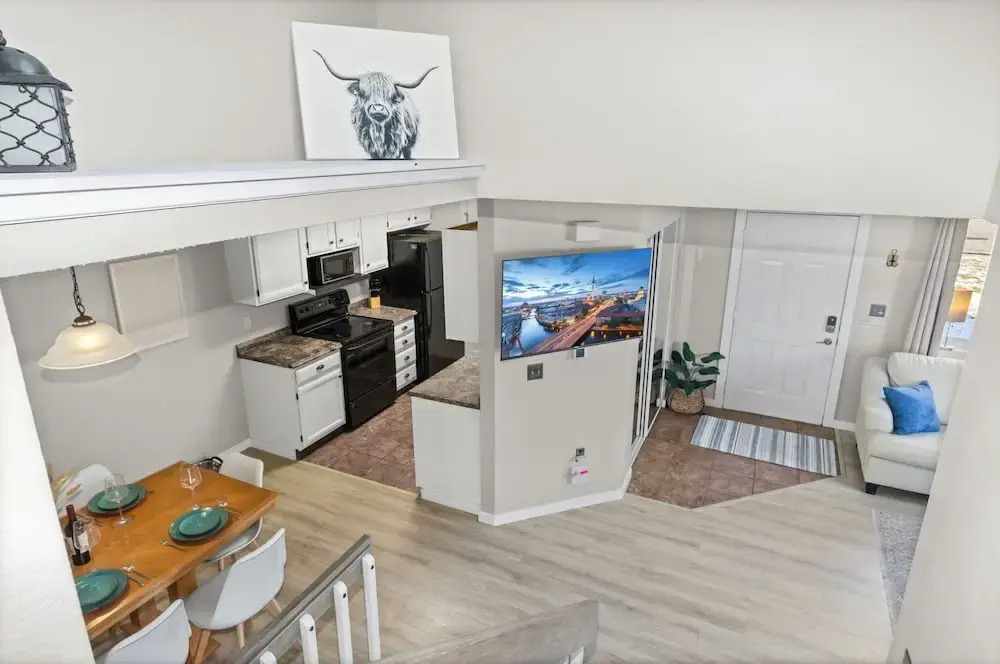 Chimney Park Retreat King Suite + Fenced Yard
