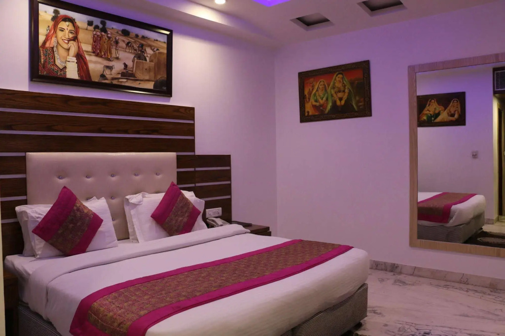 Hotel All Iz Well - Just a min away from New Delhi Railway Station
