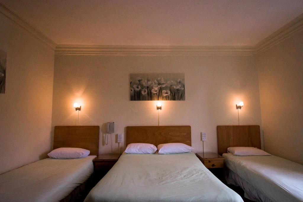 Pinegrove Hotel