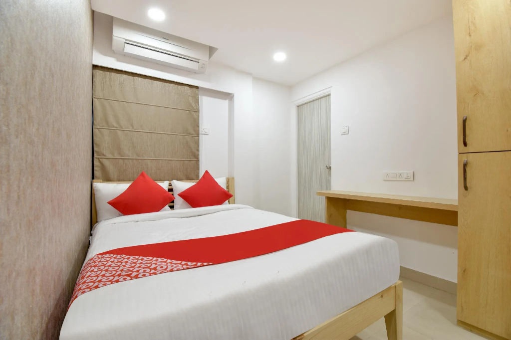 OYO 65901 Hotel Niraj Inn