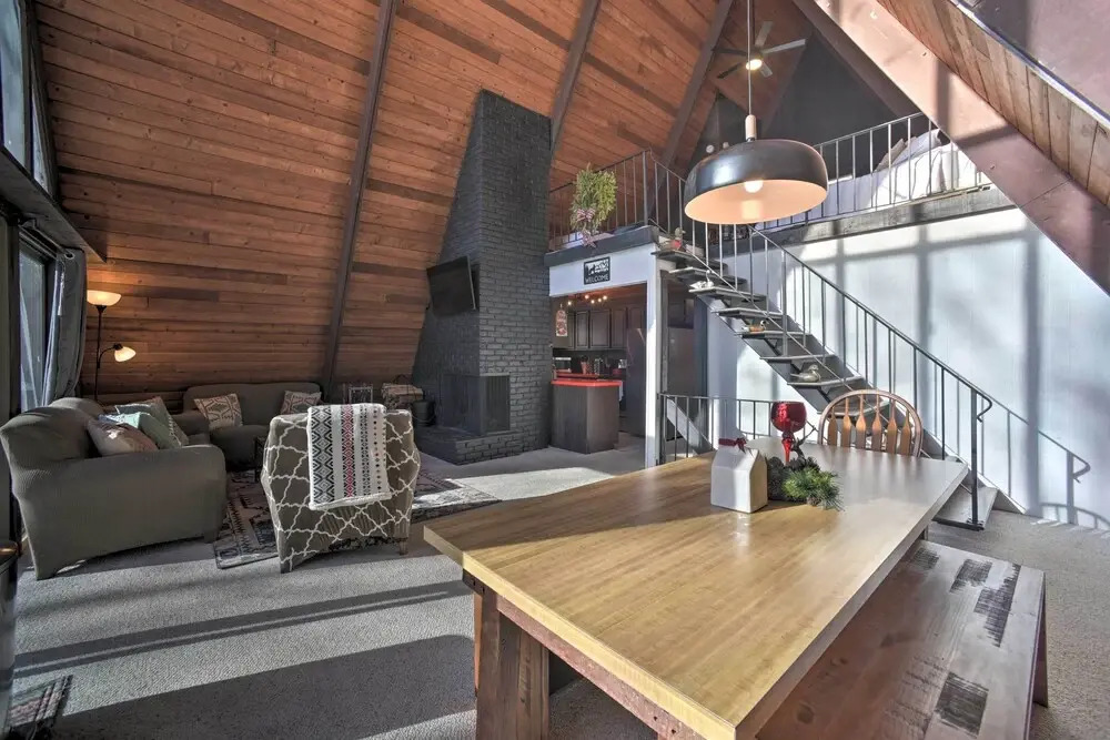 Cozy A-frame Cabin w/ Pool Table: 8 Mi to Mt Snow!